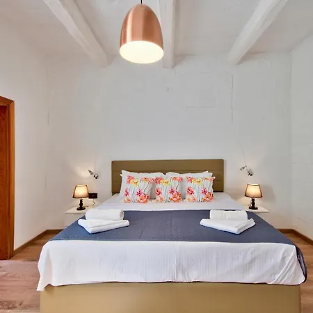 Holiday Pool House St Julians