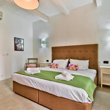 Holiday Pool House St Julians