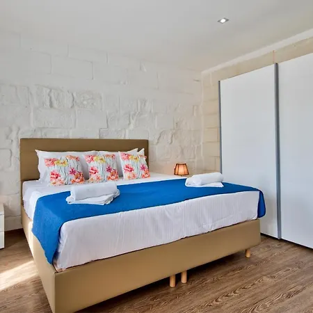 Holiday Pool House St Julians *